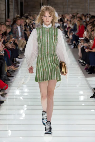 Look 25
